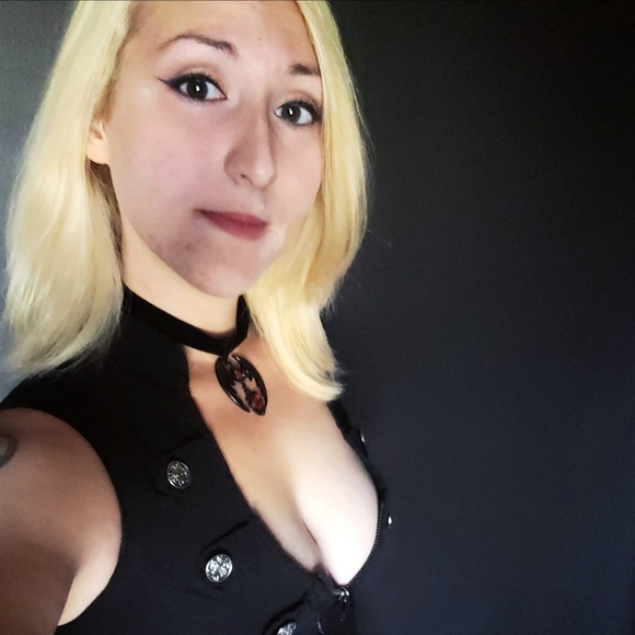 Meet your Posher, Celia - Picture 3 of 4